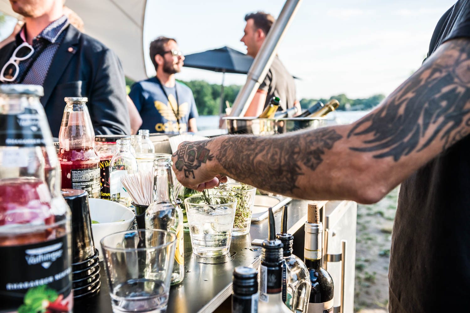 Outdoor bar set with drinks